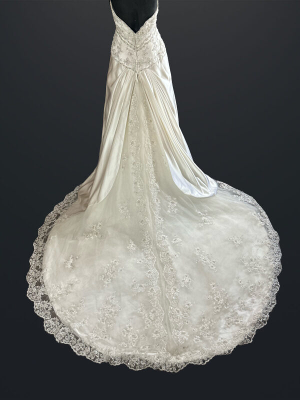 David’s Bridal - Image 4